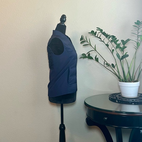 Lululemon Down & Around Vest - Picture 4 of 10